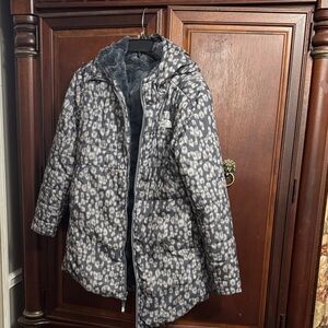 The North Face Women's Gray and White Patterned Fleece Lined Jacket